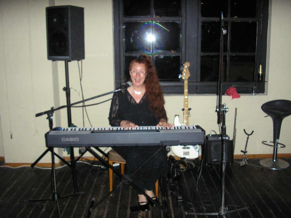 Lynne Newman, Piano Woman